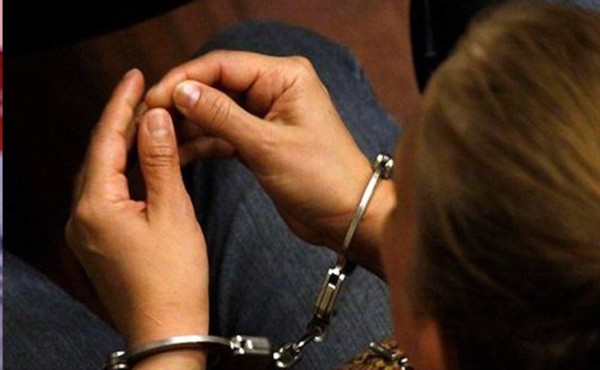 Detienen a empleada del RNP señalada de falsificar acta de nacimiento