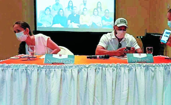 Con videos, familia de alcalde de Roatán busca demostrar su inocencia