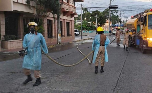 Rociar las calles con desinfectante es peligroso y poco eficaz, advierte la OMS