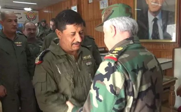 Así condecoraron a piloto que bombardeó con gas sarín al pueblo sirio