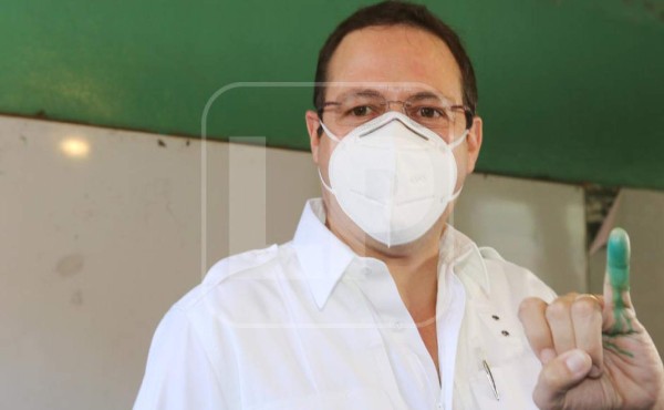 'Tengo fe que Libre estará vigilante en las urnas': Carlos Eduardo Reina tras votar