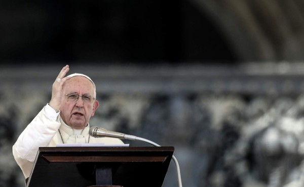 El papa Francisco se reunirá con las víctimas de abusos y rezará por ellas en Irlanda