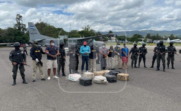 Llegan a Tegucigalpa la droga, el alcalde de Roatán y otros tres detenidos