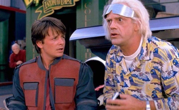 Estrellas de 'Volver al futuro' protagonizan enternecedor reencuentro