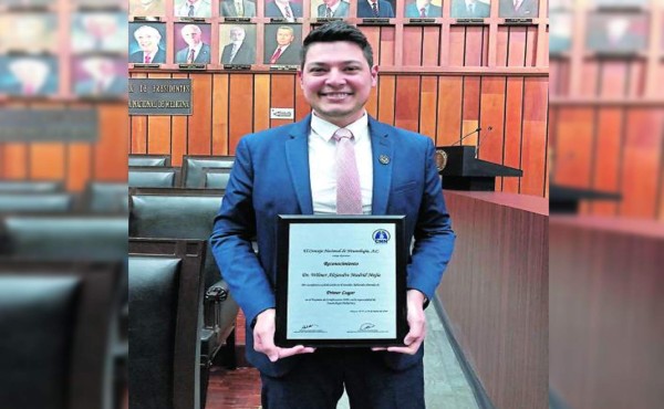 Hondureño gana primer lugar en neumología