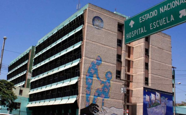 Dos víctimas del incendio en la Feria del Agricultor continúan graves