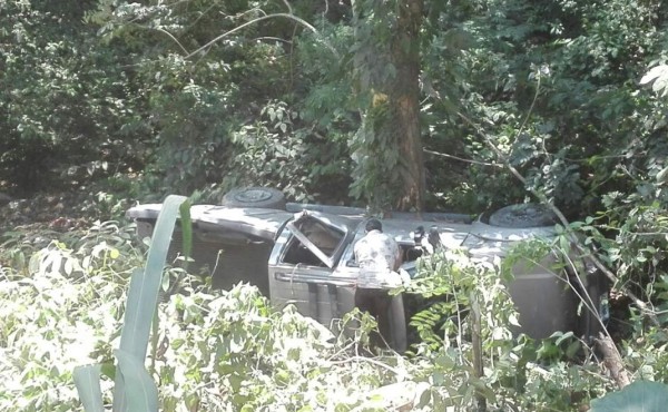 Al menos 10 heridos tras volcamiento de pick up en el Merendón