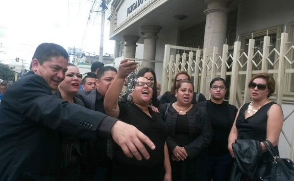 Protestan frente a juzgados por asesinato de abogados en Honduras