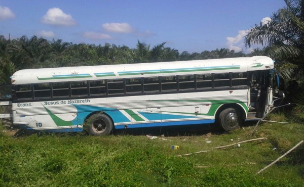 20 heridos deja accidente de bus en La Ceiba
