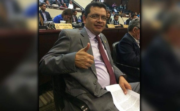 Diputado del PAC pide que limpien su nombre