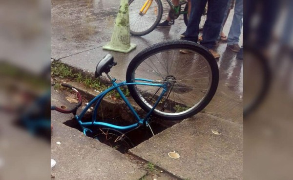 Ciclista muere atropellado en Puerto Cortés