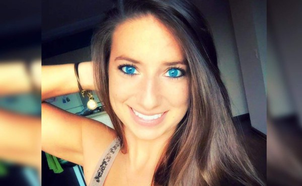 Arrestan a maestra por tener intimidad con tres estudiantes