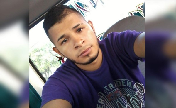 Mujer en moto sorprende a conductor de bus y lo ataca a balazos