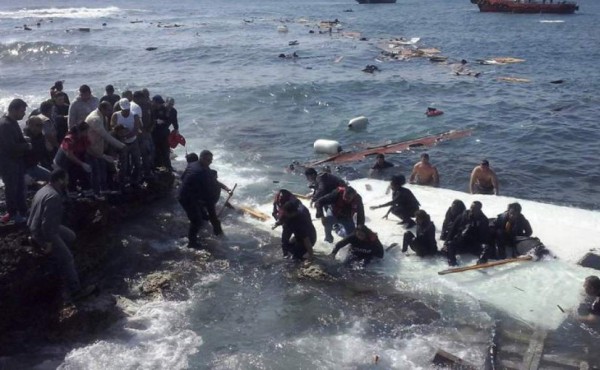 Se hunde un barco con más de 300 inmigrantes en el Mediterráneo