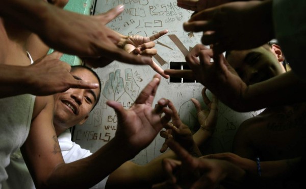 Alcalde salvadoreño detenido financió a la pandilla MS13