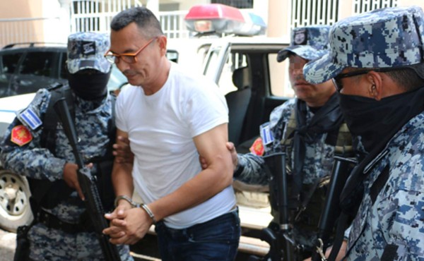 Envían a juicio a un exalcalde salvadoreño por financiar a células de la MS13