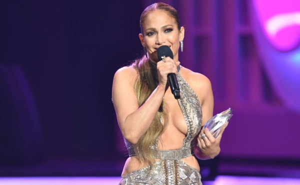 JLo confiesa que un director le pidió que le enseñara los senos