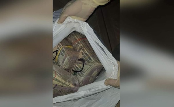 Detienen a cuatro personas con 180 mil dólares en La Ceiba