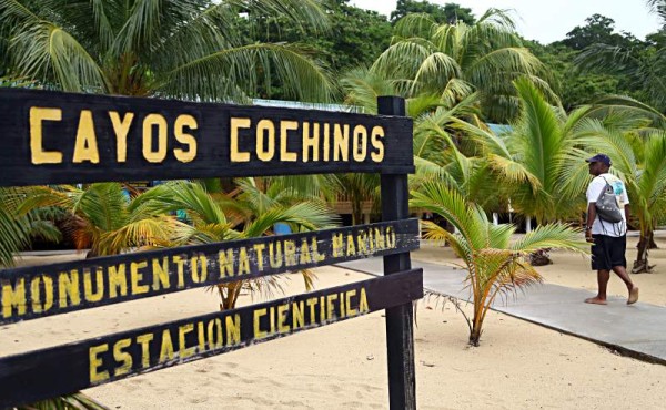 Cayos Cochinos es una zona nacional protegida.
