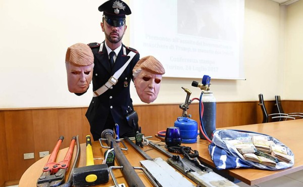 Detenidos en Italia dos hermanos que robaban cajeros con máscaras de Trump&nbsp;&nbsp;