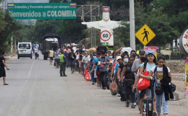 Colombia dice que Venezuela restringirá el paso de los retornados por la frontera