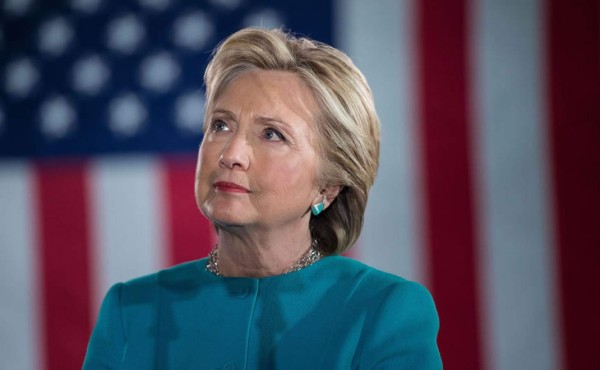 Clinton acusa a WikiLeaks de opacar el escándalo por el vídeo de Trump