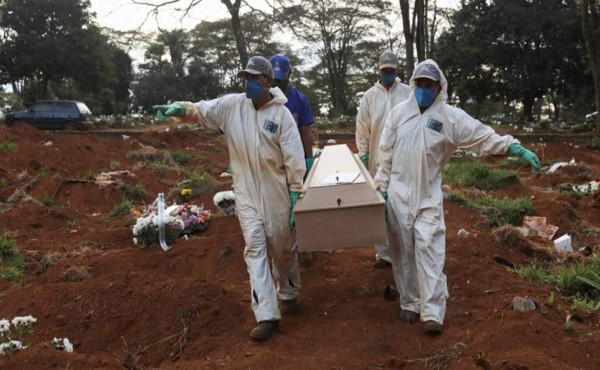 Más de 916,000 muertos por coronavirus en el mundo