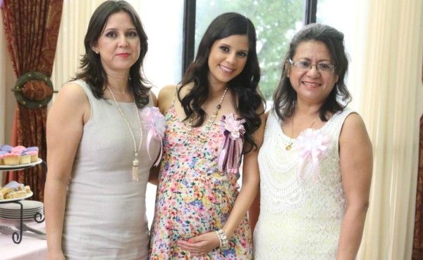 Fiesta maternal para Gracia María de Martínez