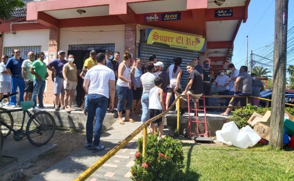 La Ceiba: Cierre de negocios y personas detenidas por desacato al toque de queda