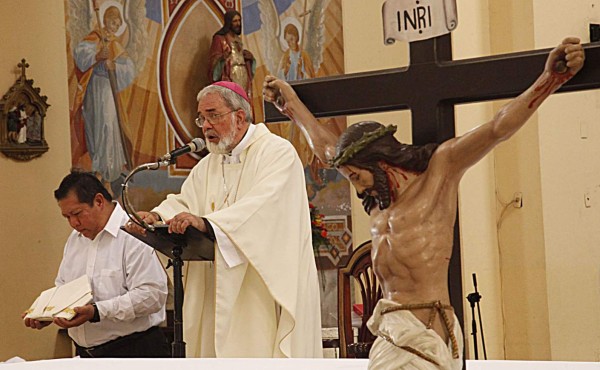 Monseñor Emiliani: 'Algunos están arrodillados al dios dinero”