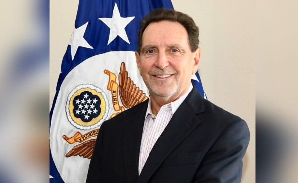 Encargado de EEUU se reúne con otros actores políticos