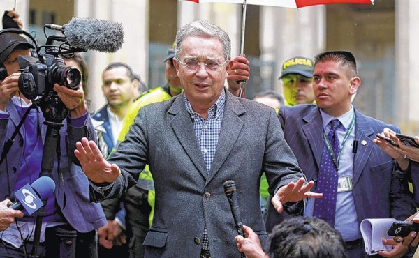Álvaro Uribe queda con las llaves de la paz en Colombia