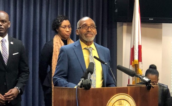 Florida paga una millonaria suma a un exprisionero exonerado tras 43 años de cárcel