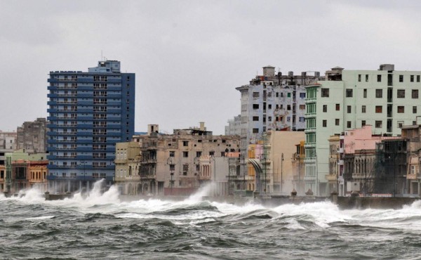 Cuba activa la fase de 'alarma' ante la cercanía de Irma