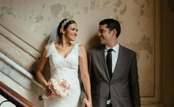 Con vestidos en clave 'low cost', así son las bodas en pandemia