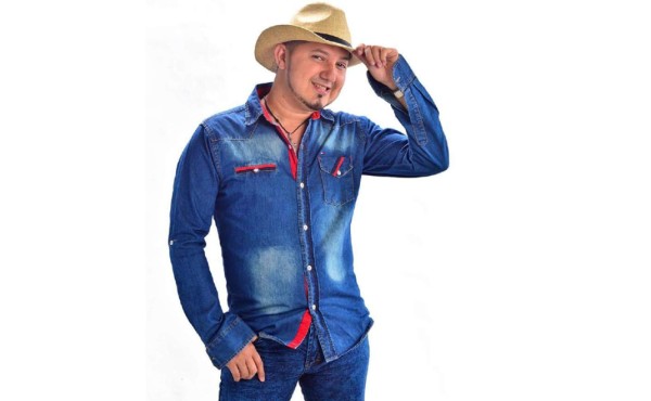 Cantante hondureño se pasa a la música banda con su nuevo tema 'Llévame la vida”