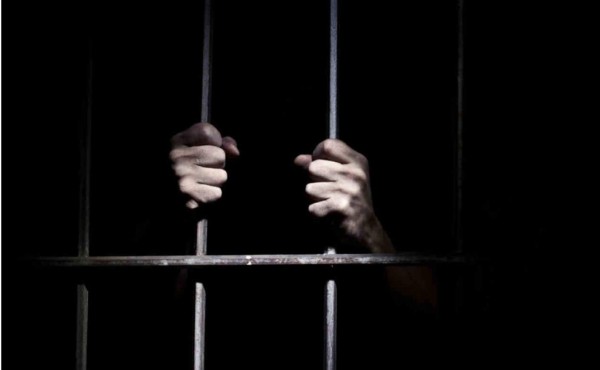 Quiere pedirle perdón a su esposa