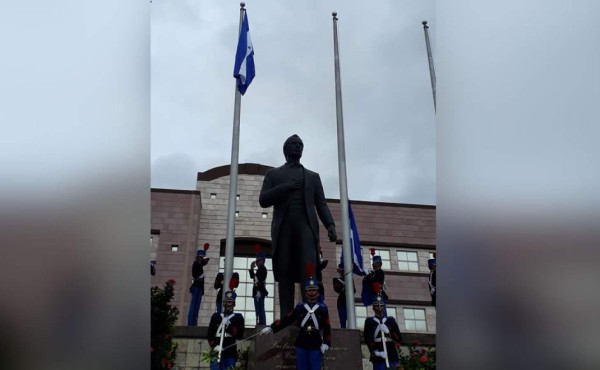 Civismo y lucidos desfiles por la Independencia de Honduras