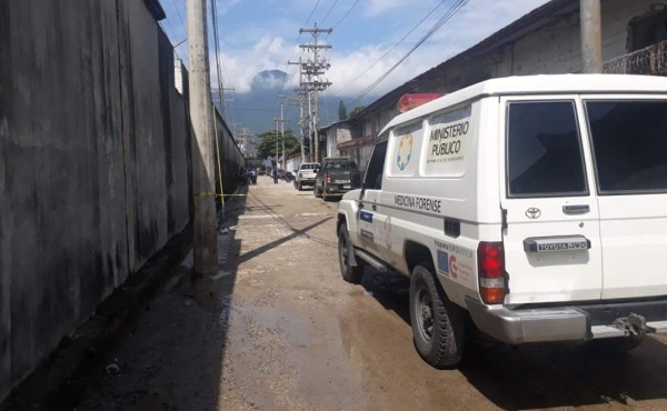 Desde carro en marcha tiran cadáver embolsado en San Pedro Sula