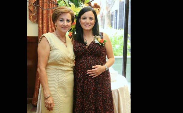 Fiesta maternal para Claudia Nassar de Little