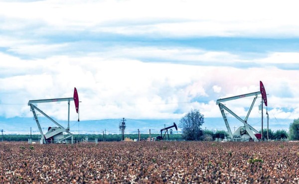 El exceso de crudo no frena la producción