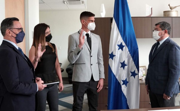 Jonathan Rougier es juramentado como hondureño y apunta a la Selección Nacional
