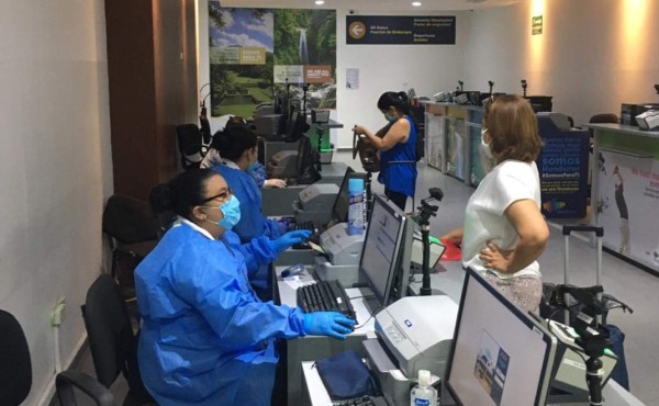 Más de 5,500 hondureños han retornado al país en vuelos humanitarios