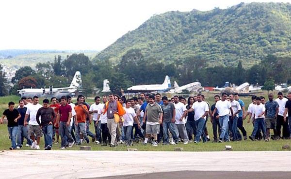 Llega segundo vuelo de deportados hondureños