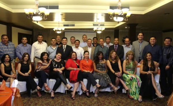 La promoción 1985 del Primero de Mayo celebra