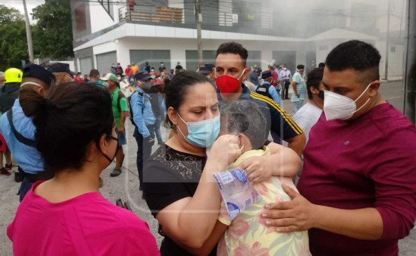 Incendio consume locales en mercado Guamilito de San Pedro Sula