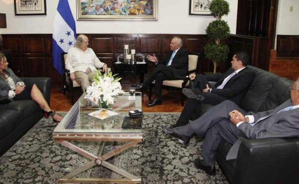 Biehl se sienta hoy con más de 100 organizaciones