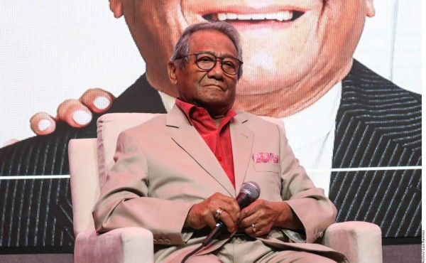 Intuban por covid-19 al compositor mexicano Armando Manzanero