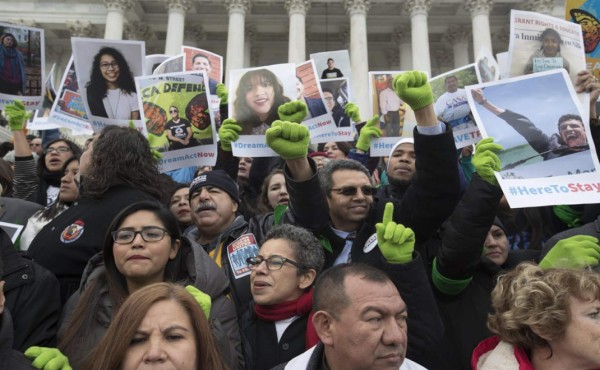 Miles de personas piden ante el Congreso de USA una solución para los 'dreamers'