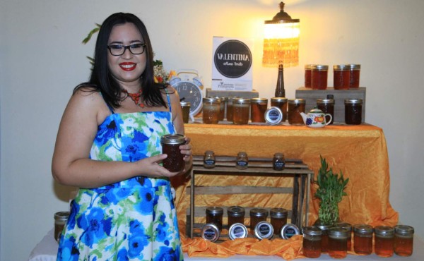 Estefanía Murillo presenta 'Valentina'